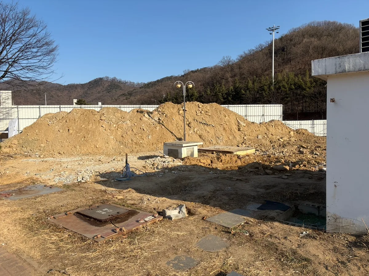 휴게소철거 전면철거 구조체 해체 모습